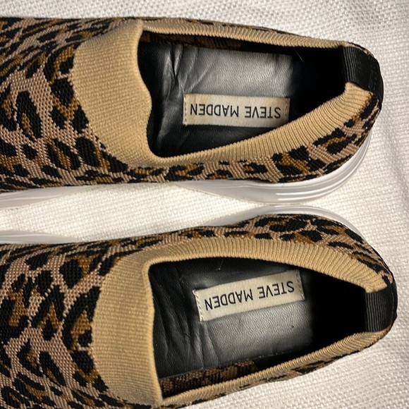 2/$30 Steve Madden Slip on Cheetah print sneakers size 10 - Picture 5 of 11
